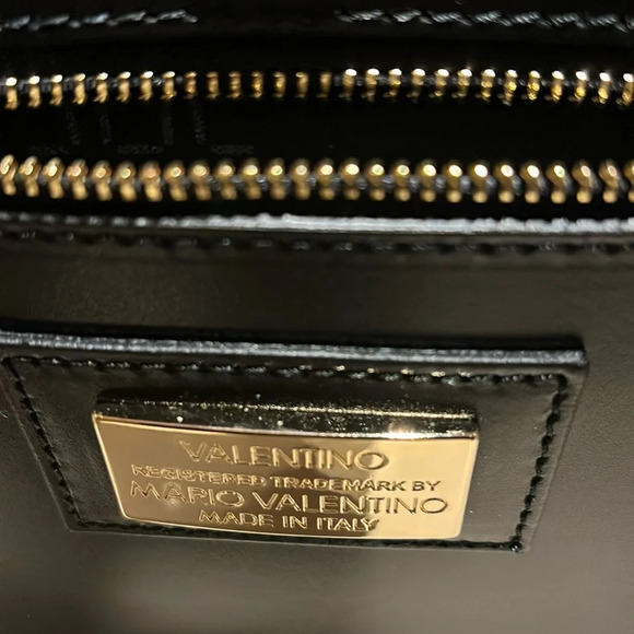 ⭐️HP🖤Valentino by Mario Valentino Leather X Large Soho FV Tote NWT - Picture 5 of 17